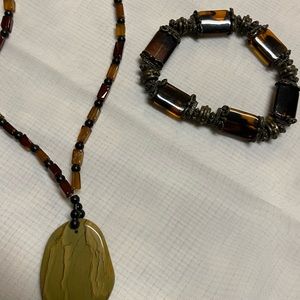 Beautiful Women's Necklace & Bracelet